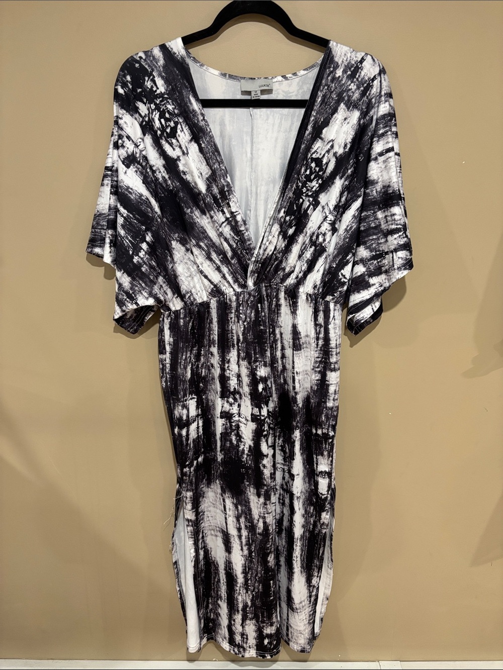 Black and white kimono sleeve stretchy maxi